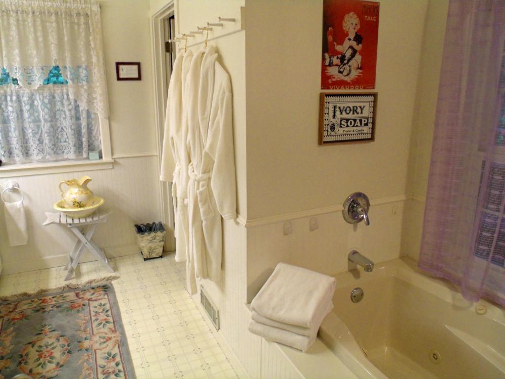 King Room with Spa Bath interior